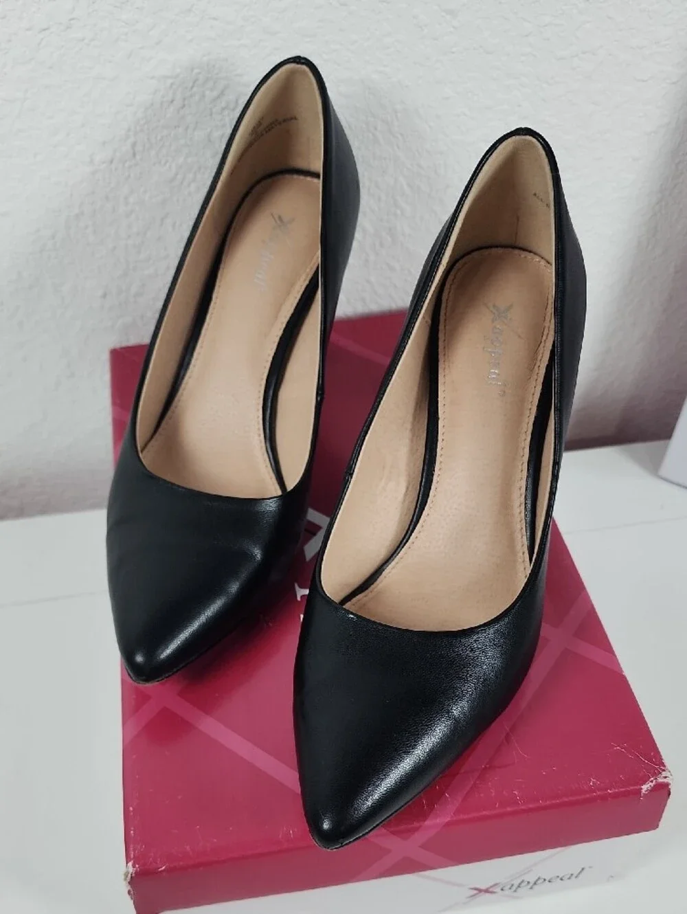Xappeal Black Pointed-Toe Classic Pumps Size 8M